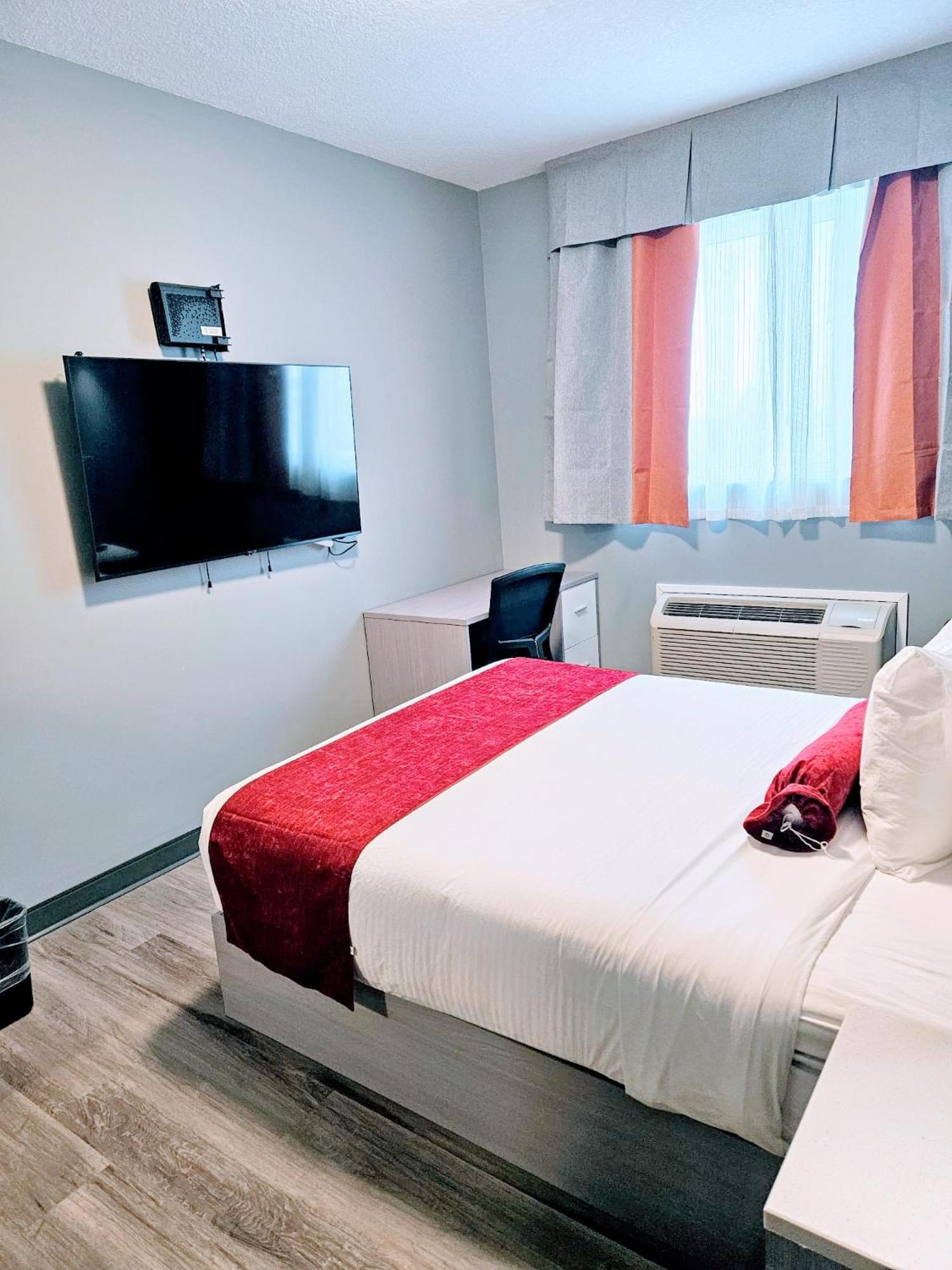 Ramada By Wyndham West Edmonton Hotel & Suites Extérieur photo