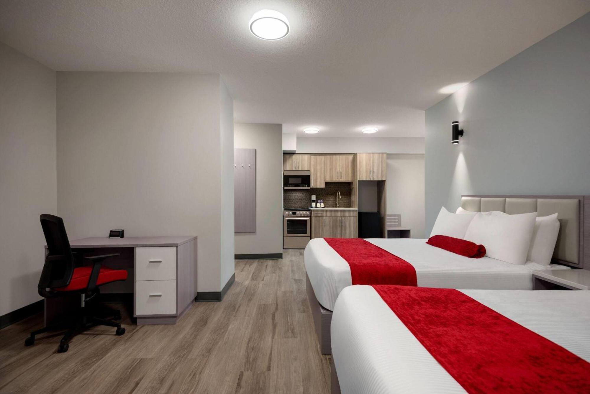 Ramada By Wyndham West Edmonton Hotel & Suites Extérieur photo