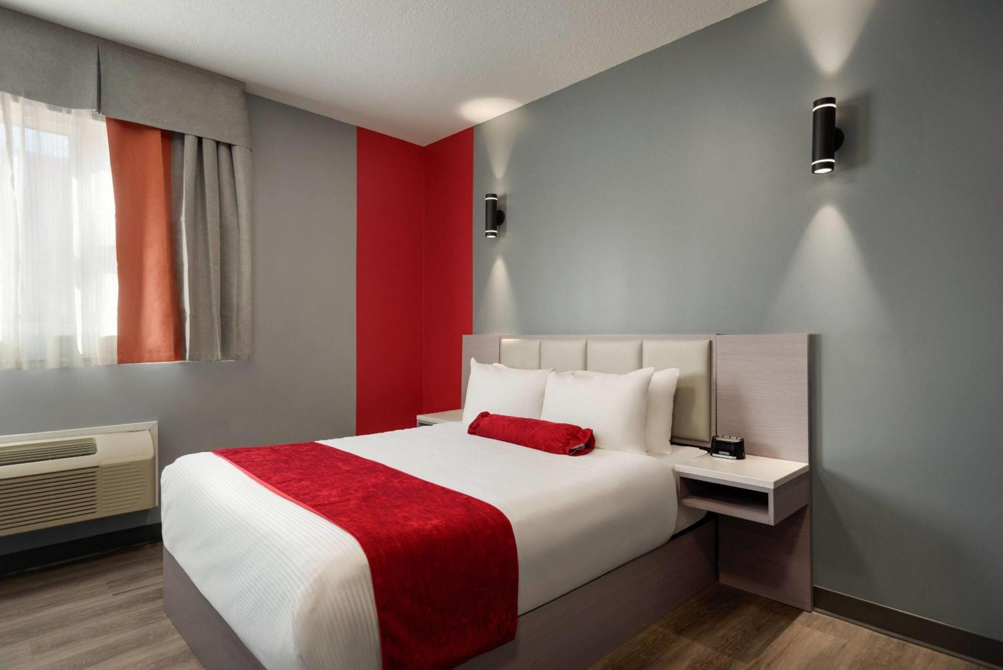 Ramada By Wyndham West Edmonton Hotel & Suites Extérieur photo