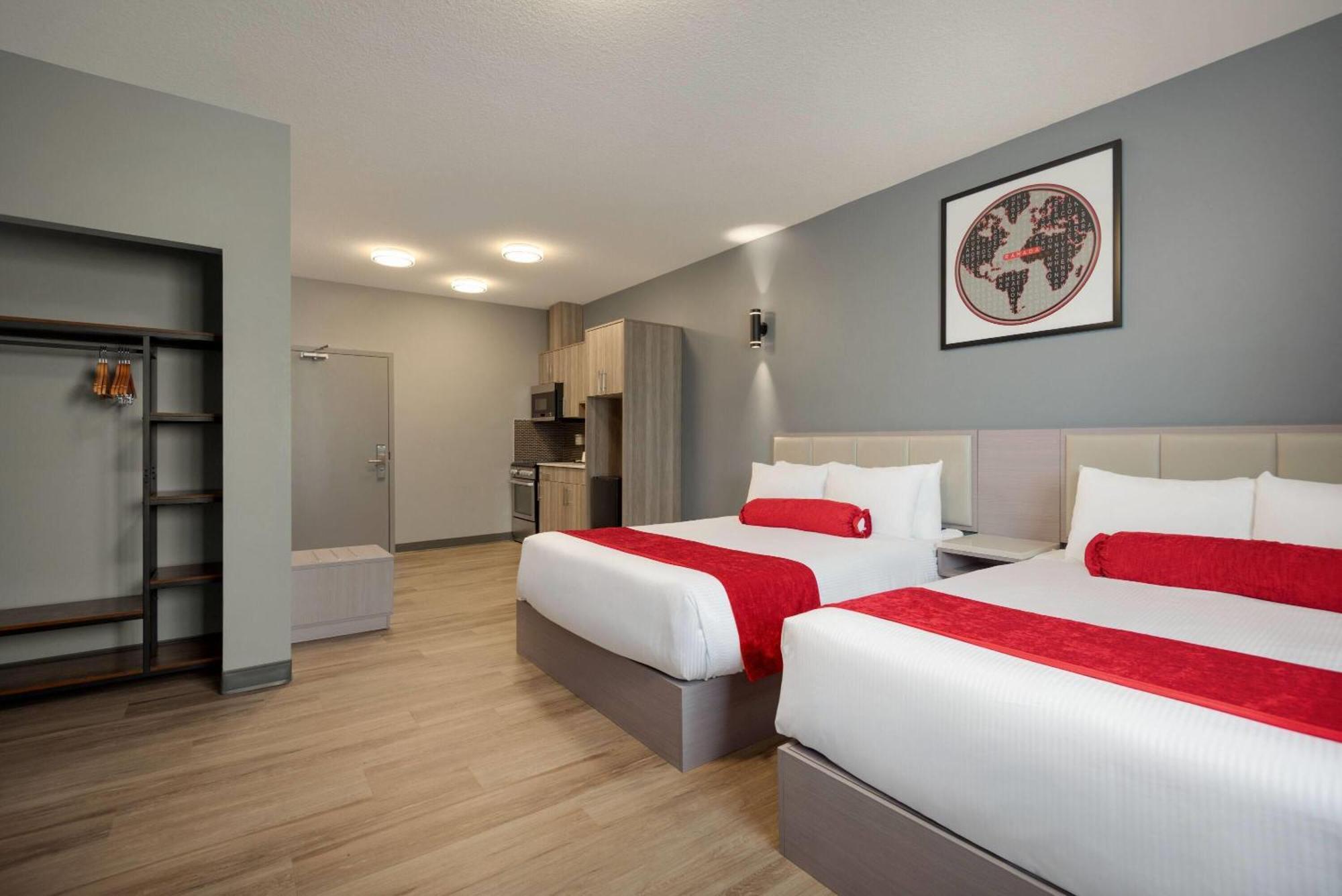 Ramada By Wyndham West Edmonton Hotel & Suites Extérieur photo