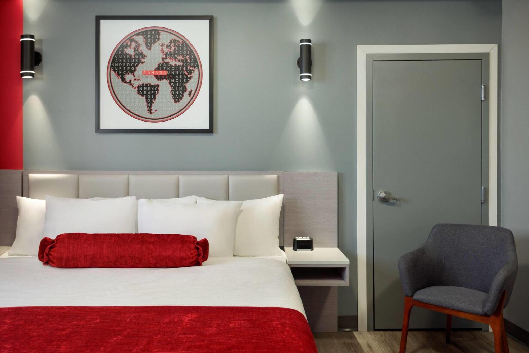 Ramada By Wyndham West Edmonton Hotel & Suites Extérieur photo