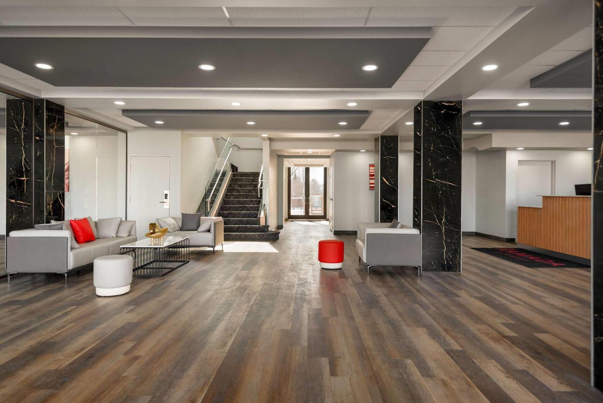 Ramada By Wyndham West Edmonton Hotel & Suites Extérieur photo