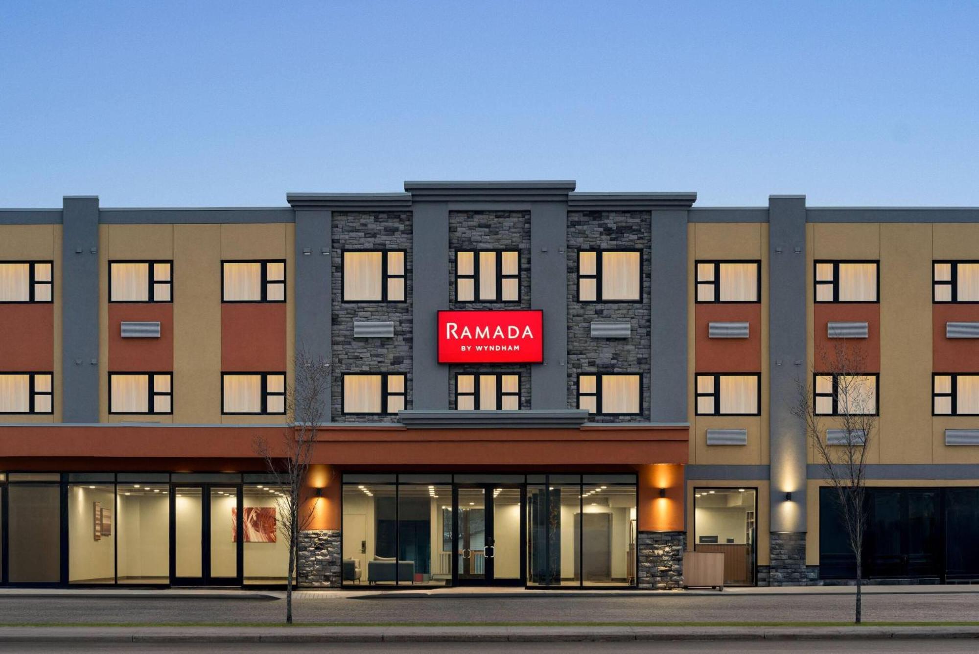 Ramada By Wyndham West Edmonton Hotel & Suites Extérieur photo