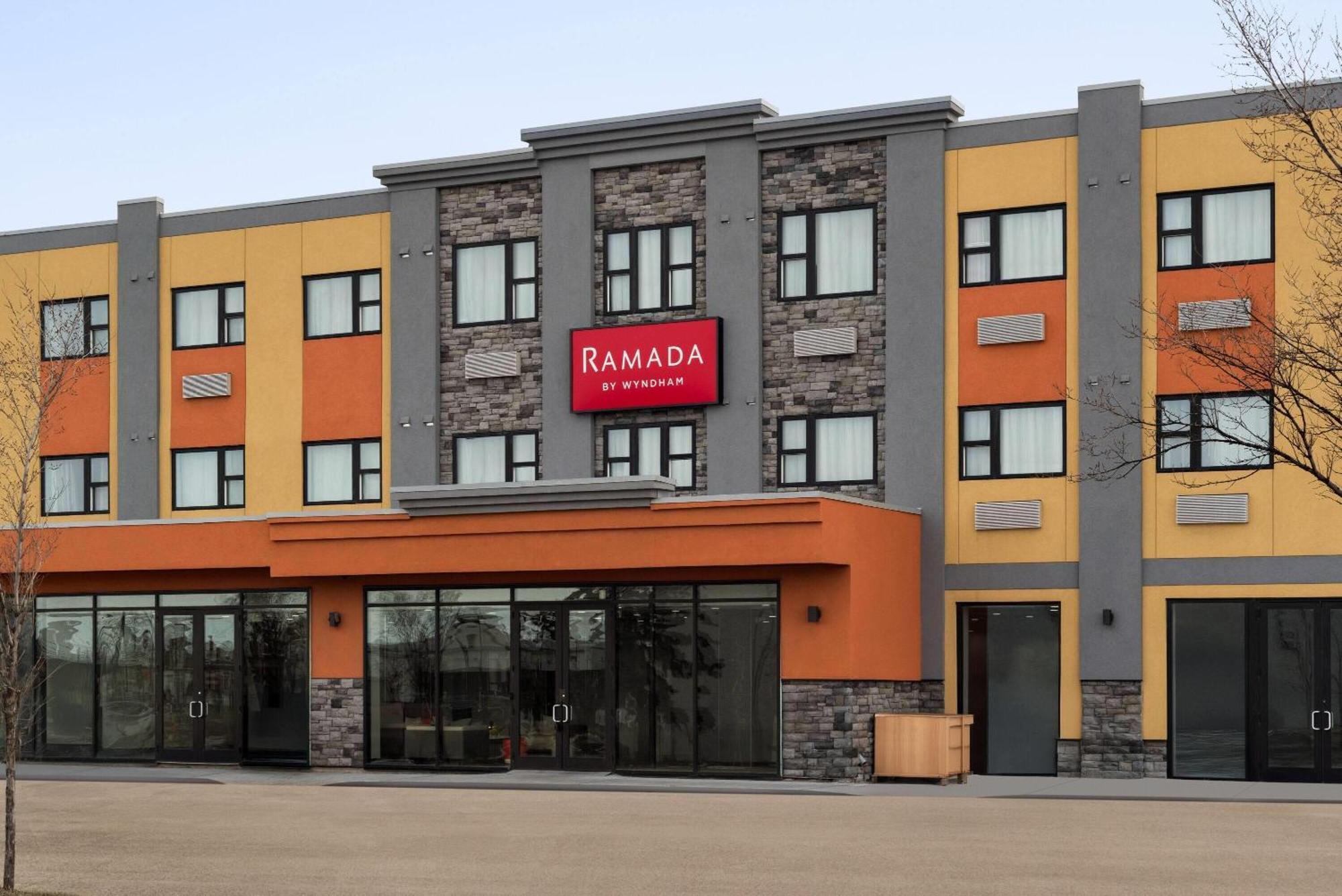 Ramada By Wyndham West Edmonton Hotel & Suites Extérieur photo