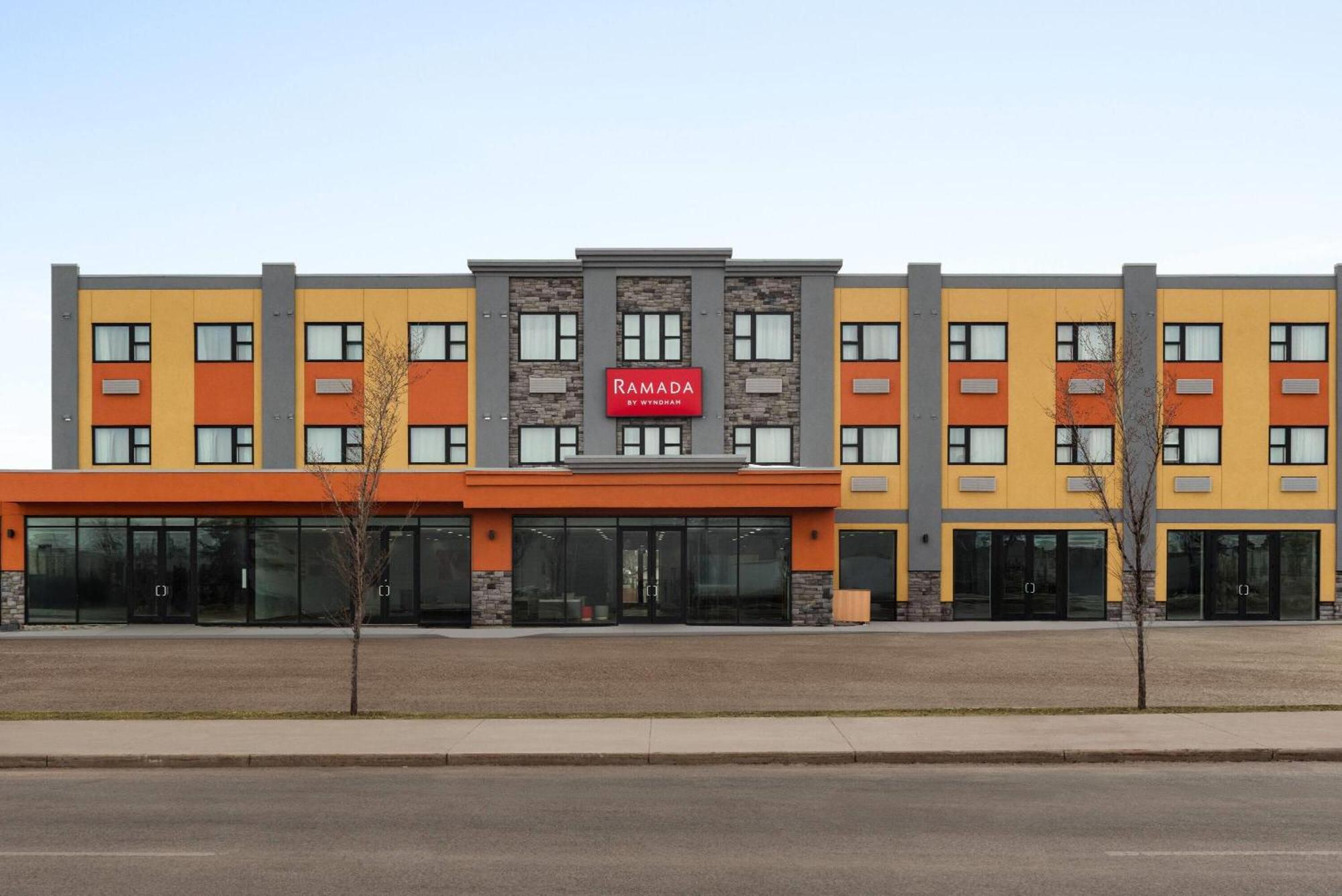 Ramada By Wyndham West Edmonton Hotel & Suites Extérieur photo